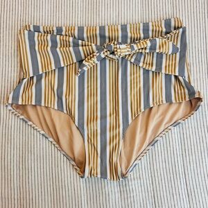 Kortni Jeane tie front bottoms